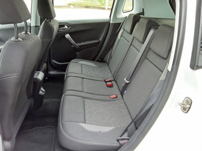 Peugeot 2008 BlueHDi 100 S&S Active (13)