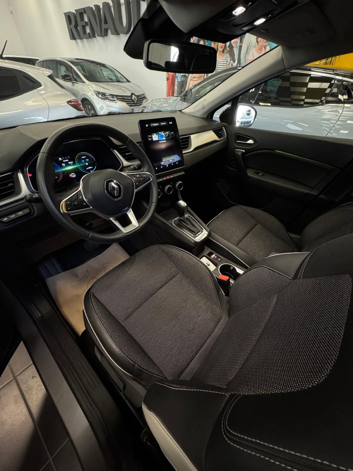 Renault Captur Full Hybrid E-Tech 145 CV Techno Fast Track (4)