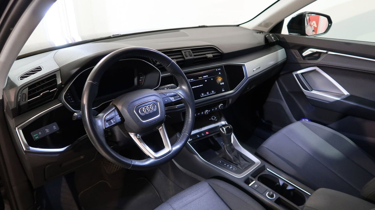 Audi Q3 35 2.0 tdi Business Advanced s-tronic (2)