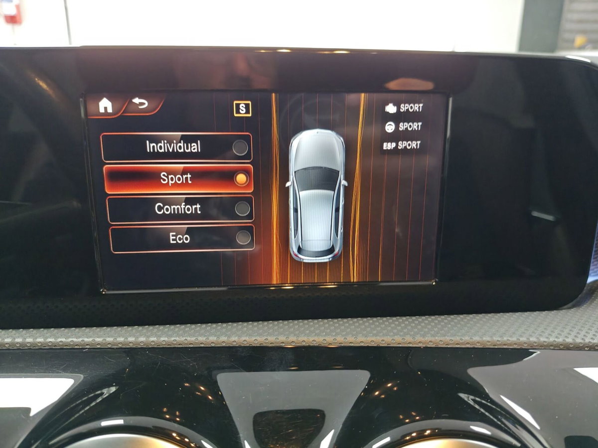 Mercedes-Benz Classe A 180 d Automatic Sport (14)