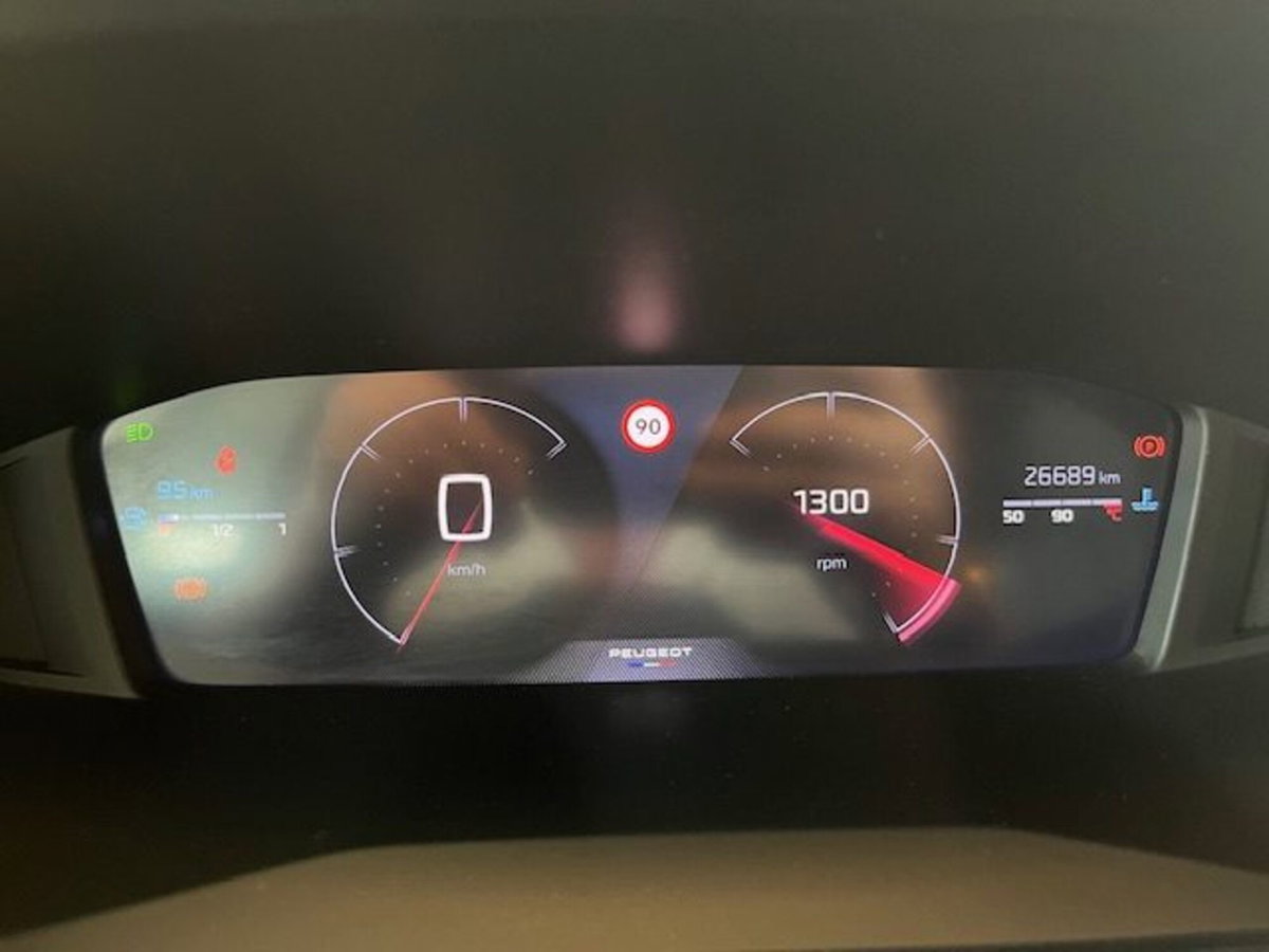 Peugeot 2008 PureTech 100 S&S Allure (11)