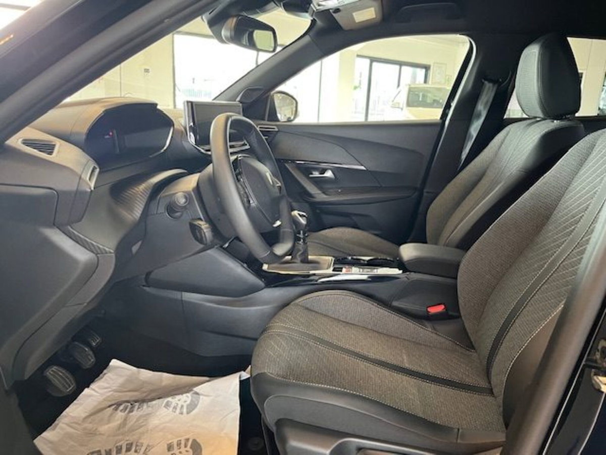 Peugeot 2008 PureTech 100 S&S Allure (8)