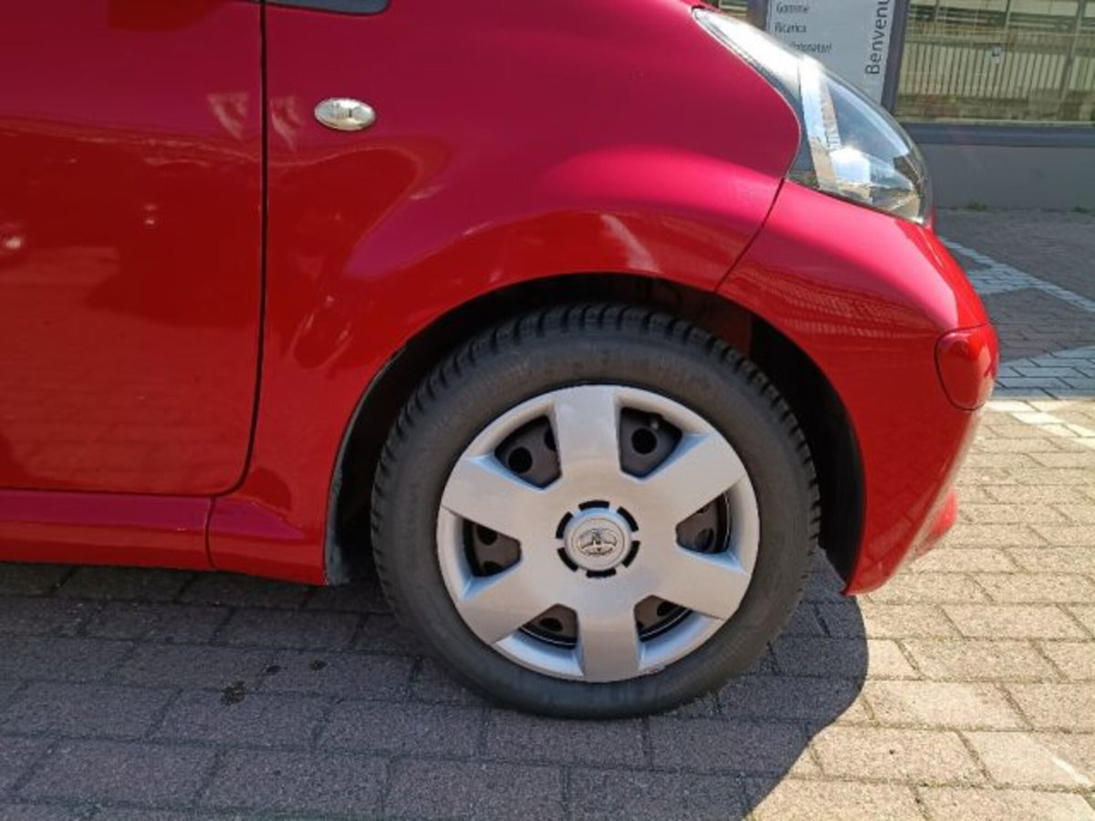 Toyota Aygo 1.0 12V VVT-i 5 porte Sol (10)