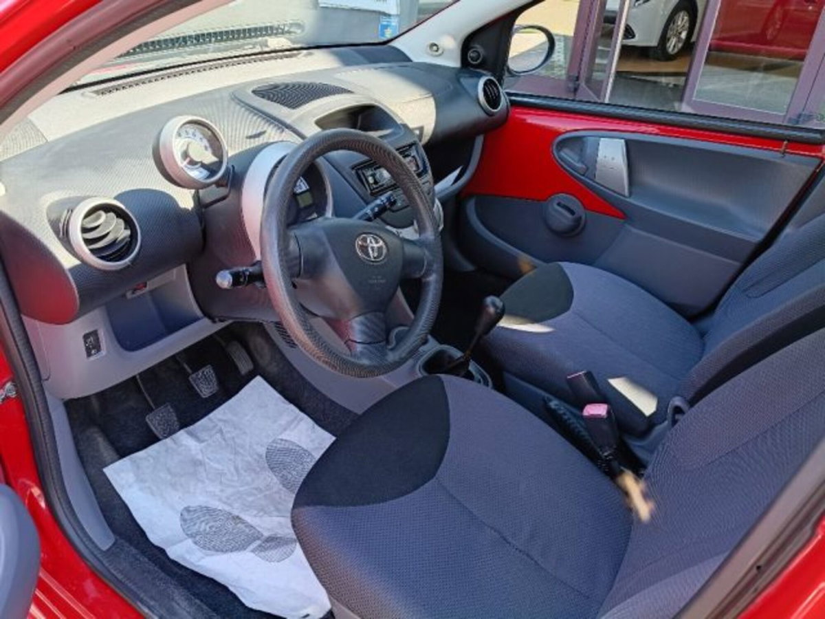 Toyota Aygo 1.0 12V VVT-i 5 porte Sol (11)