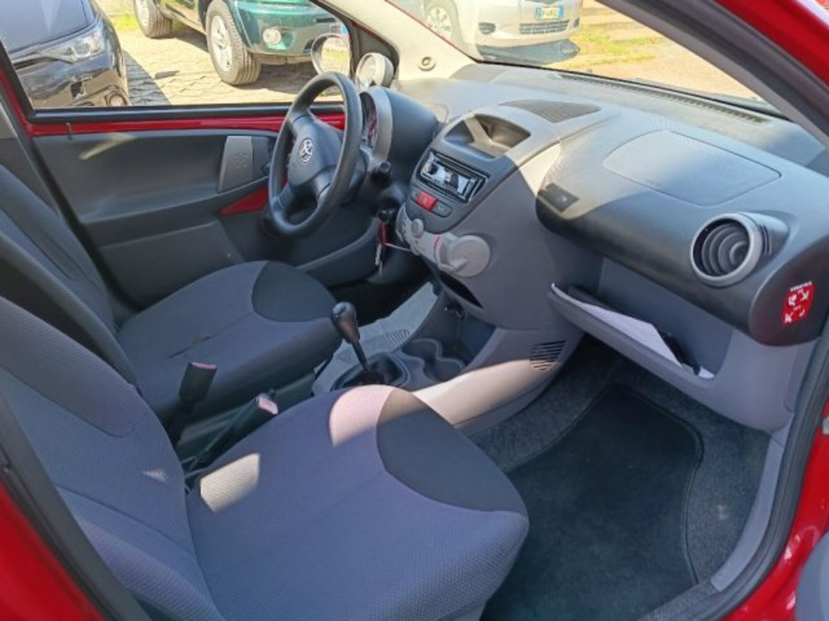 Toyota Aygo 1.0 12V VVT-i 5 porte Sol (13)