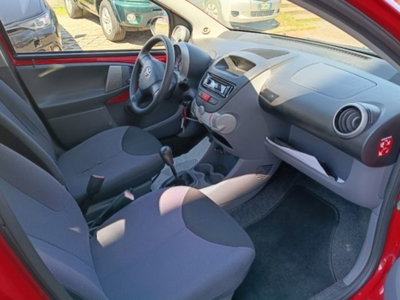 Toyota Aygo 1.0 12V VVT-i 5 porte Sol (13)