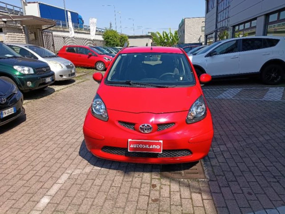 Toyota Aygo 1.0 12V VVT-i 5 porte Sol (2)
