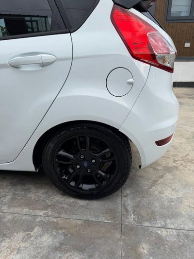 Ford Fiesta 1.5 TDCi 95CV 3 porte Black & White Edition (14)