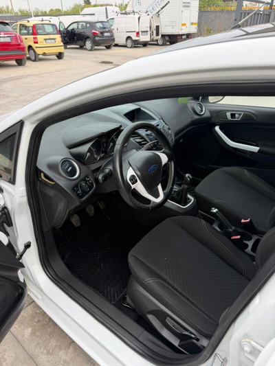 Ford Fiesta 1.5 TDCi 95CV 3 porte Black & White Edition (7)