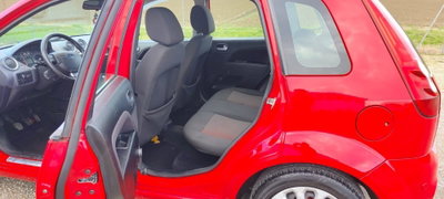 Ford Fiesta 1.4 TDCi 5p. Ghia (11)