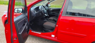 Ford Fiesta 1.4 TDCi 5p. Ghia (13)