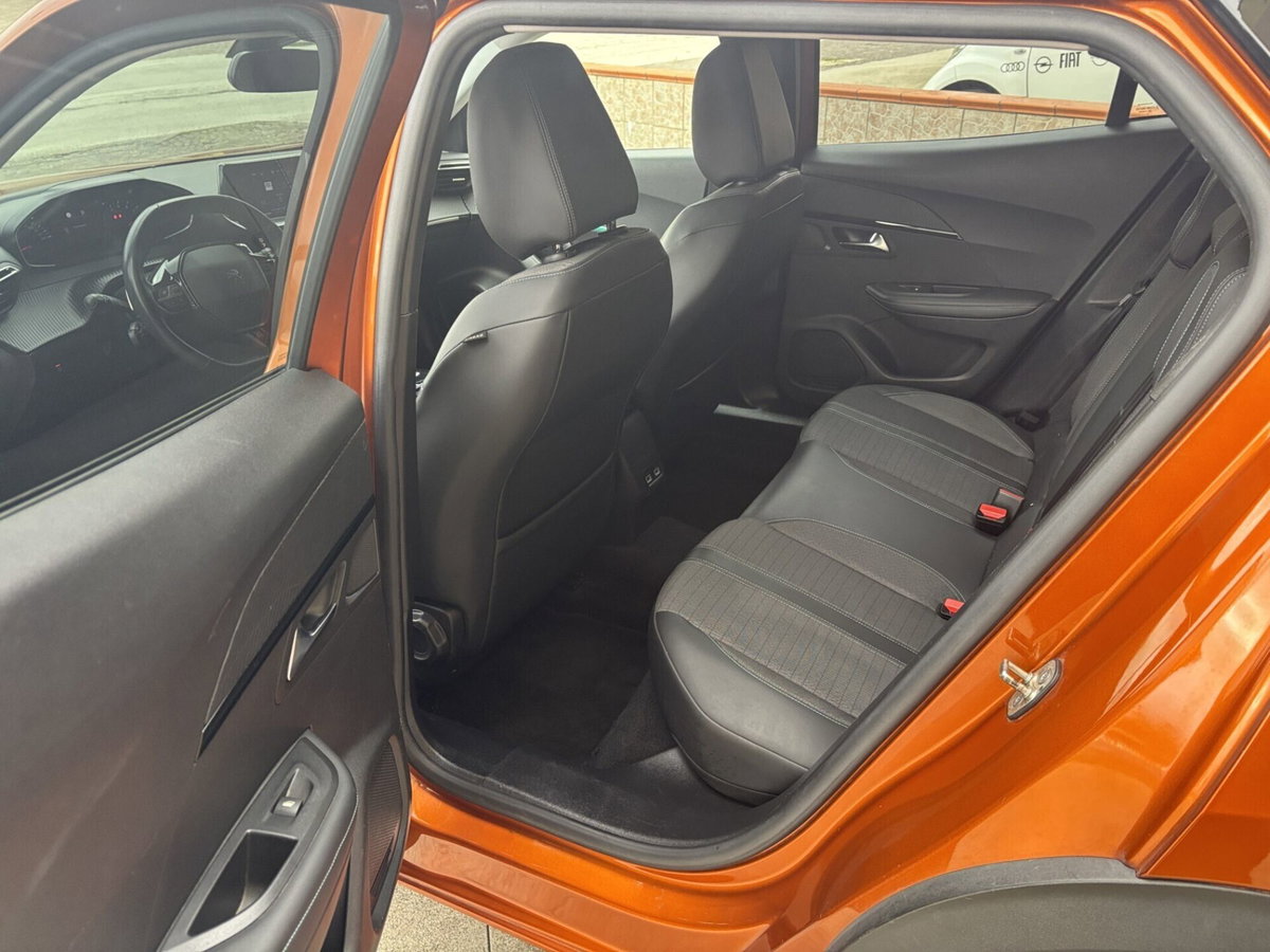 Peugeot 2008 BlueHDi 130 S&S EAT8 Allure Pack (10)