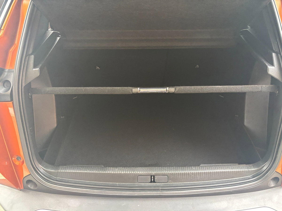 Peugeot 2008 BlueHDi 130 S&S EAT8 Allure Pack (13)