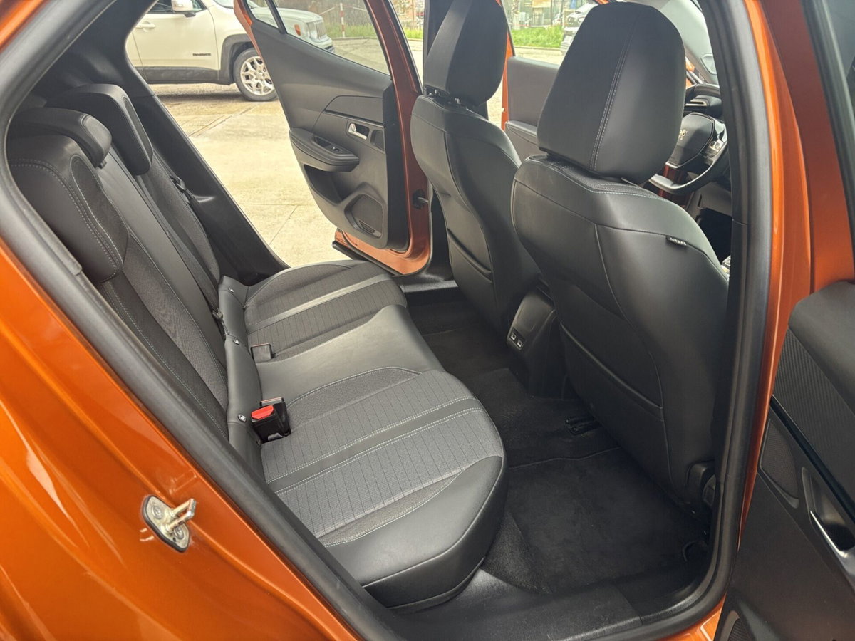 Peugeot 2008 BlueHDi 130 S&S EAT8 Allure Pack (14)