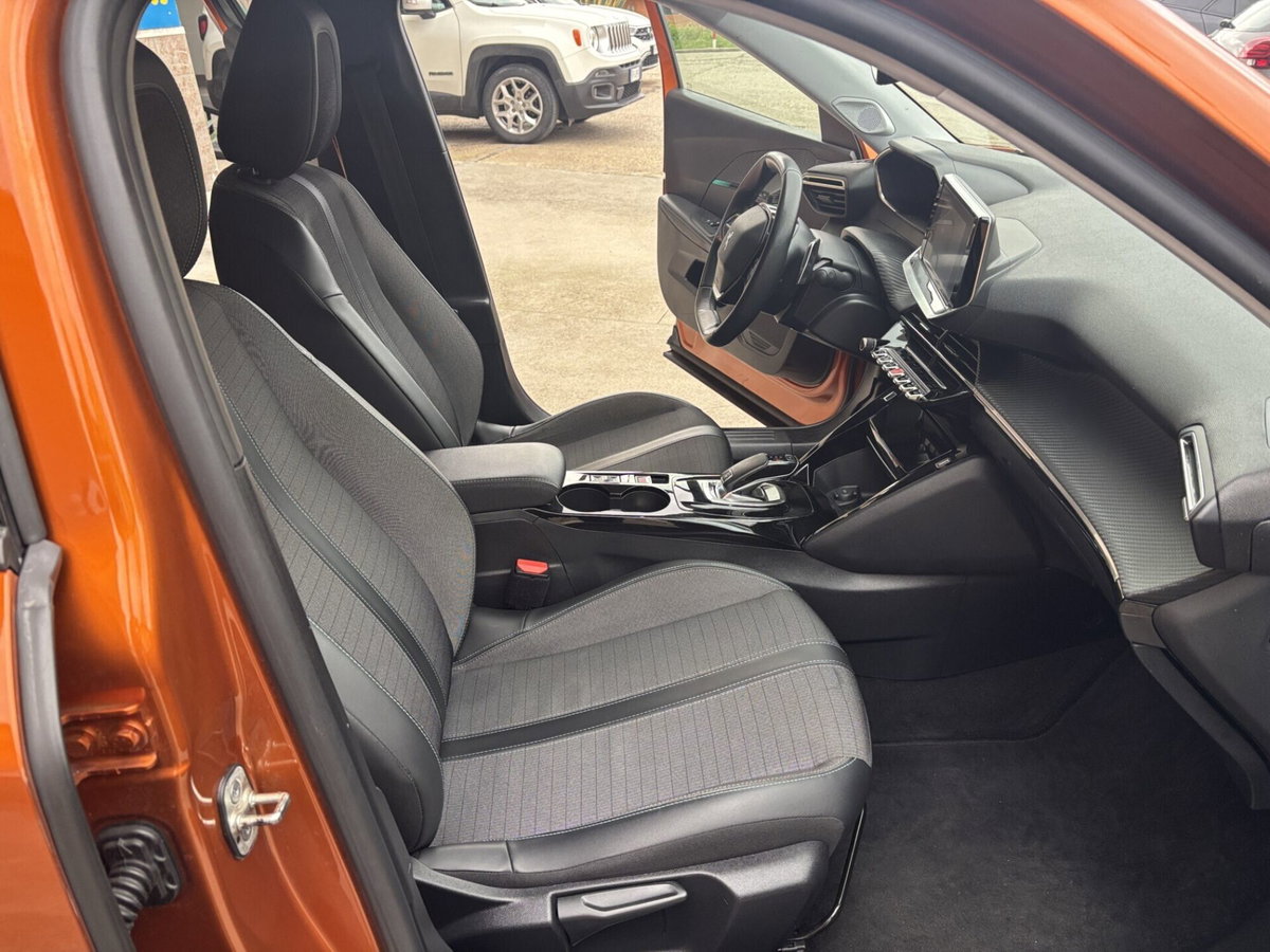Peugeot 2008 BlueHDi 130 S&S EAT8 Allure Pack (17)