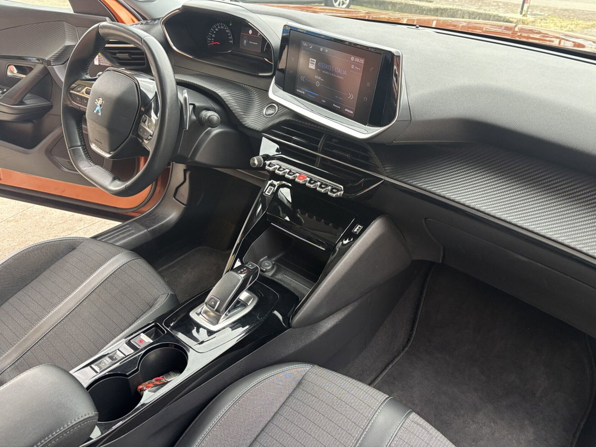 Peugeot 2008 BlueHDi 130 S&S EAT8 Allure Pack (18)