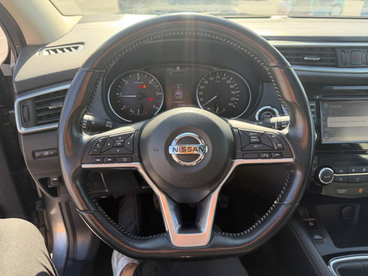Nissan Qashqai 1.5 dCi Tekna (8)