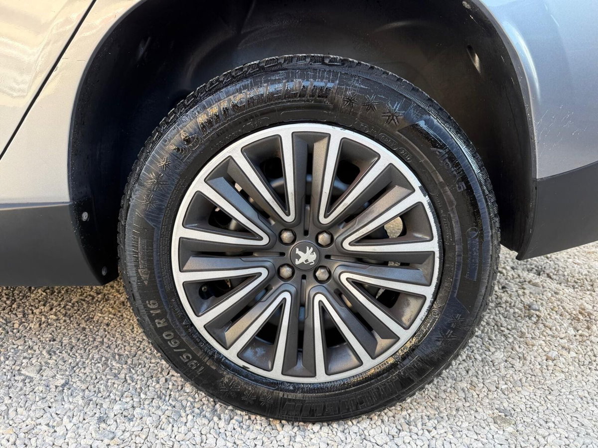 Peugeot 2008 100 Active (10)