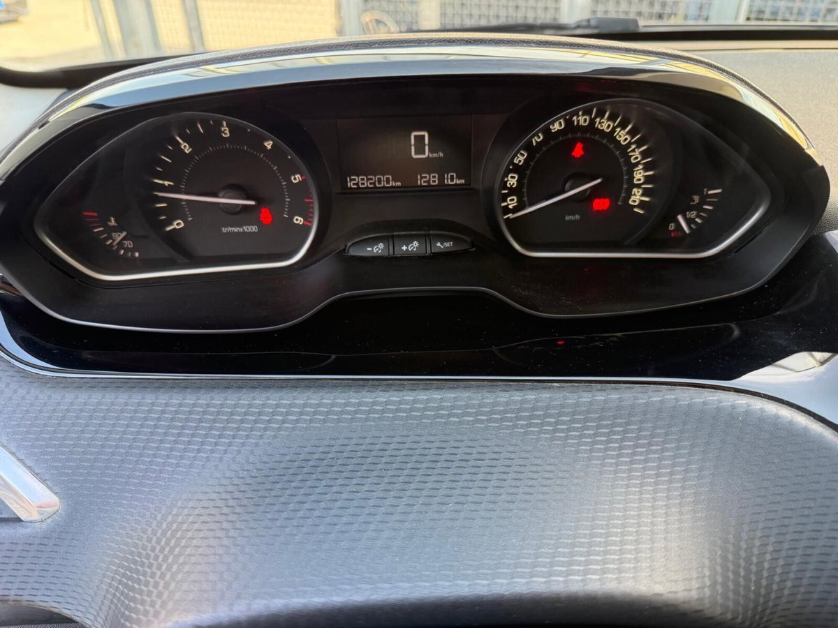 Peugeot 2008 100 Active (16)