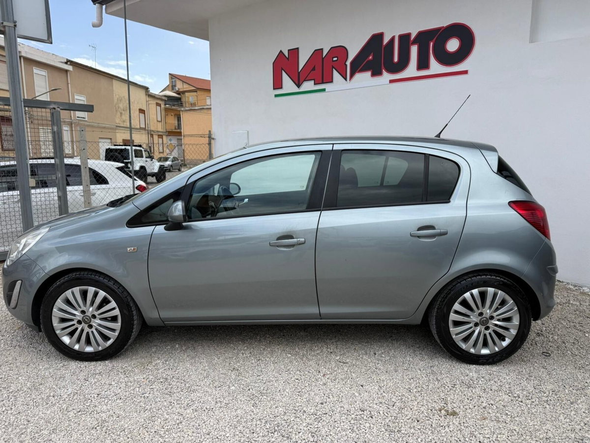 Opel Corsa 1.2 5 porte Elective (8)