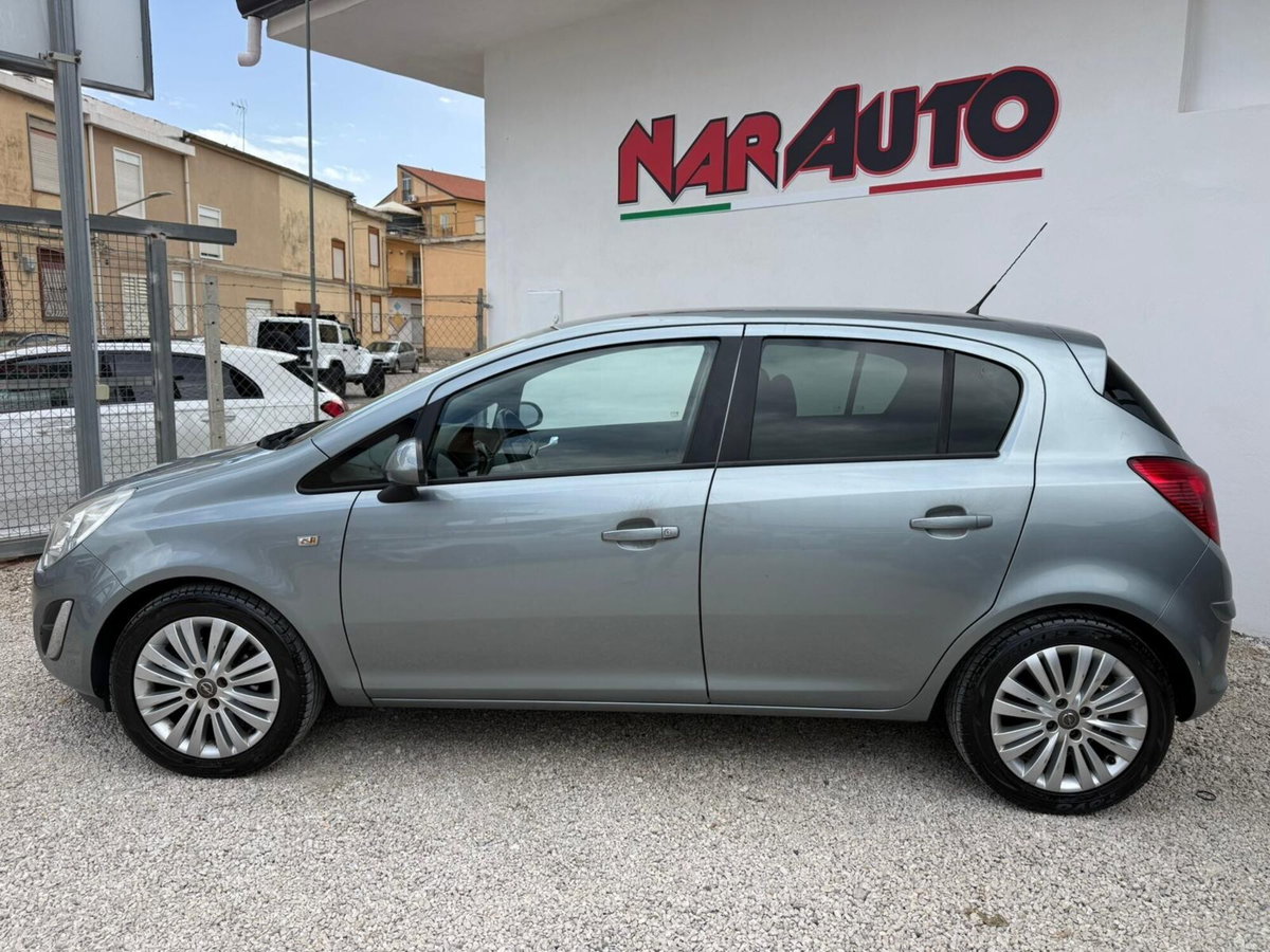Opel Corsa 1.2 5 porte Elective (9)