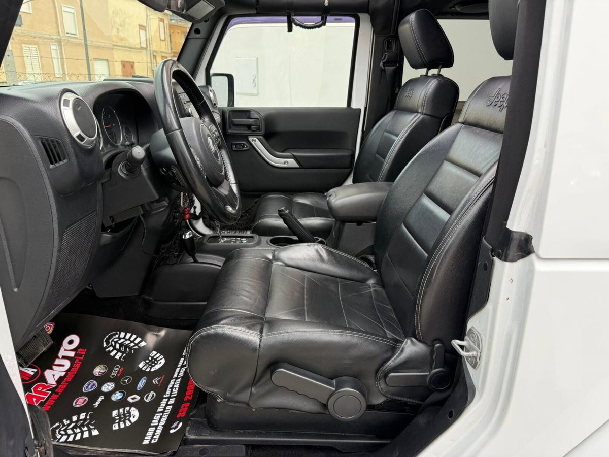 Jeep Wrangler Unlimited 2.8 CRD DPF Sahara (11)
