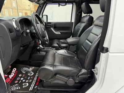 Jeep Wrangler Unlimited 2.8 CRD DPF Sahara (11)