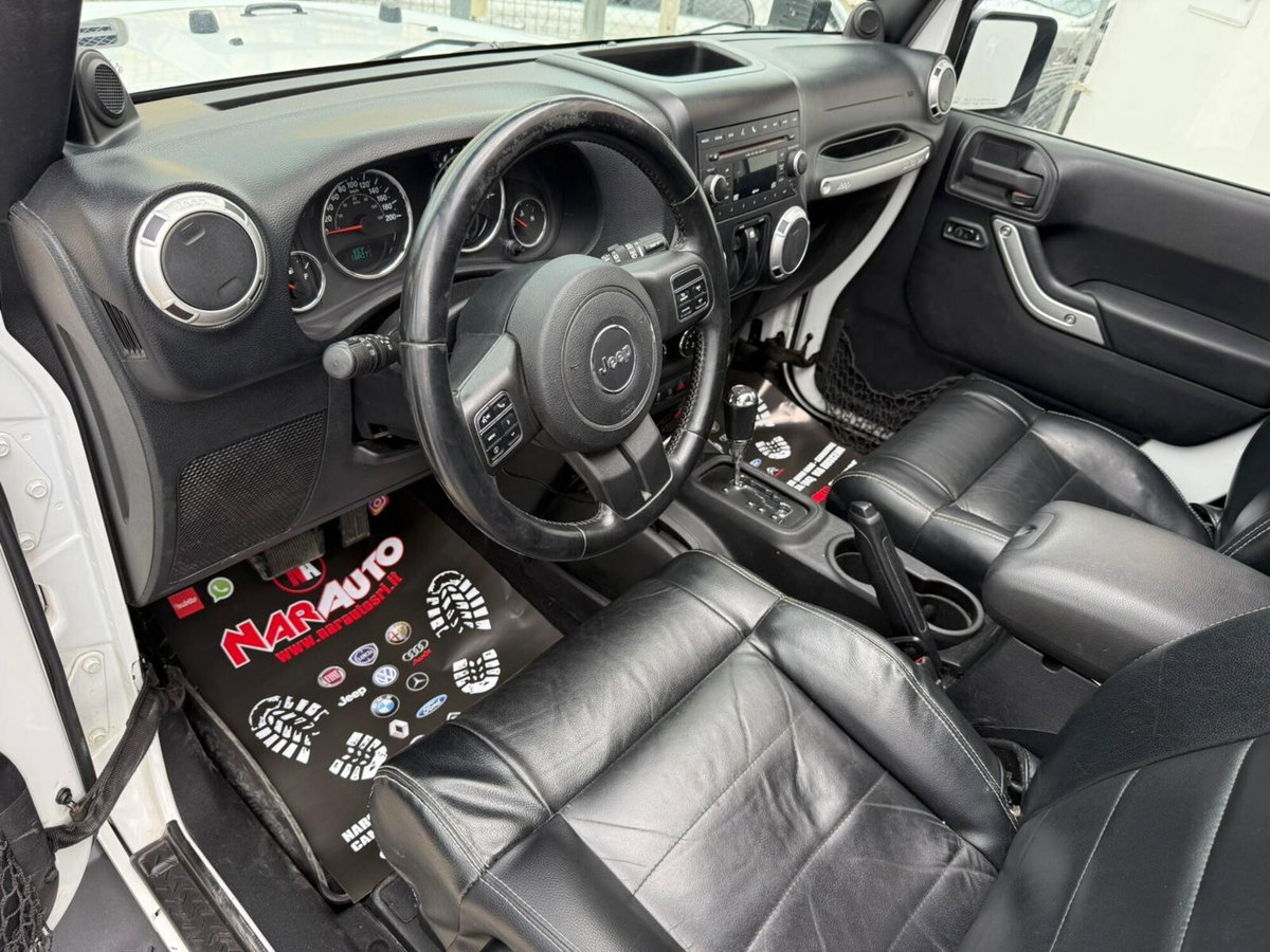 Jeep Wrangler Unlimited 2.8 CRD DPF Sahara (12)