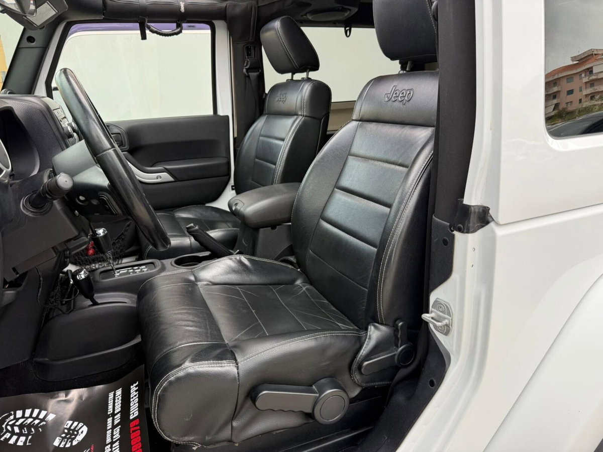 Jeep Wrangler Unlimited 2.8 CRD DPF Sahara (14)