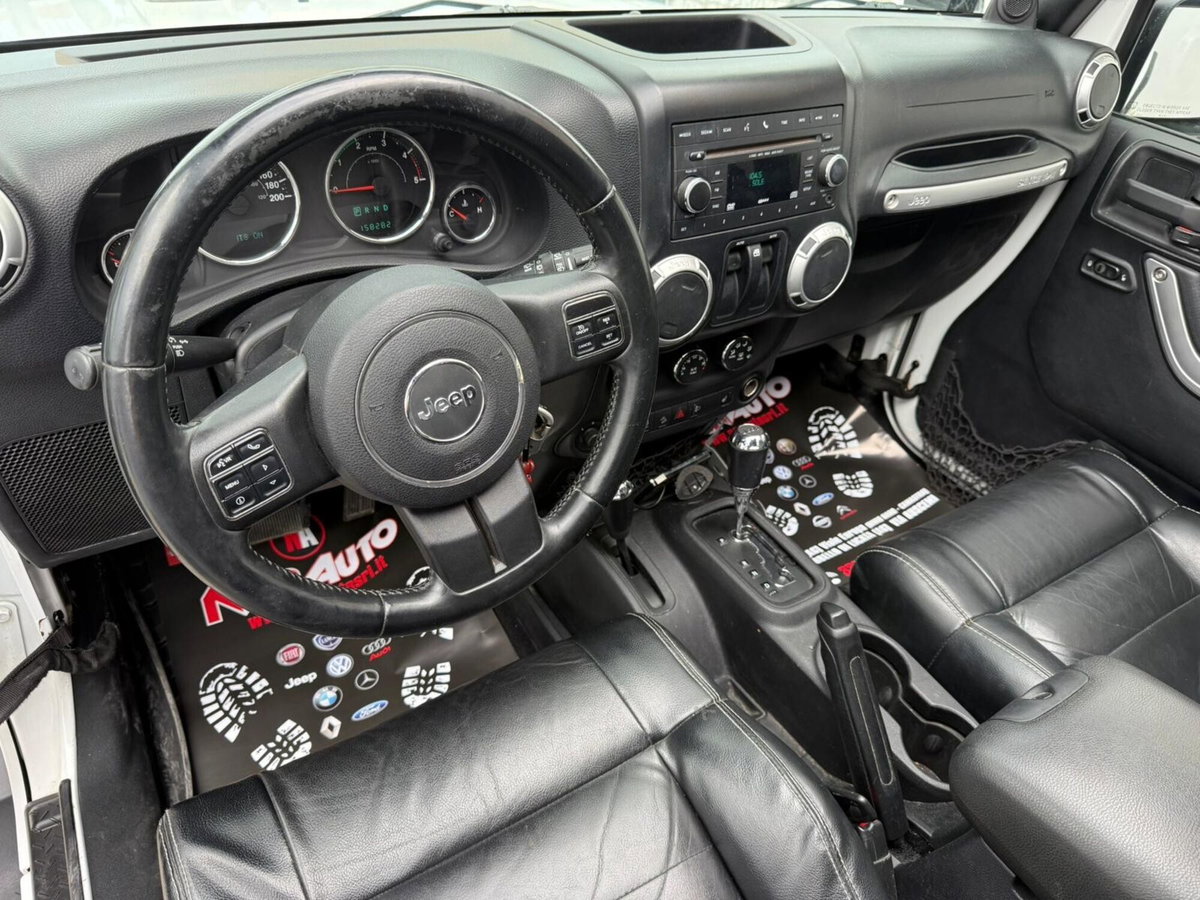 Jeep Wrangler Unlimited 2.8 CRD DPF Sahara (15)