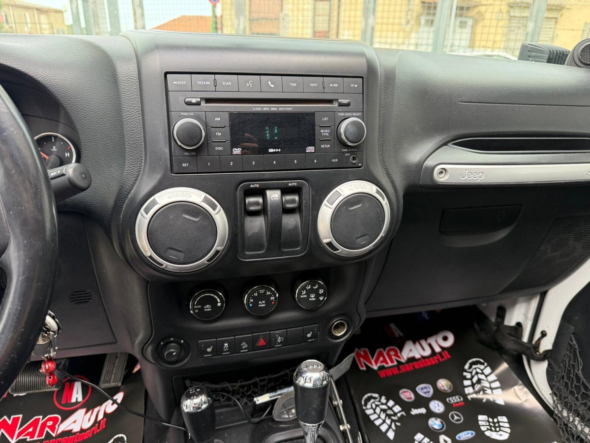 Jeep Wrangler Unlimited 2.8 CRD DPF Sahara (17)