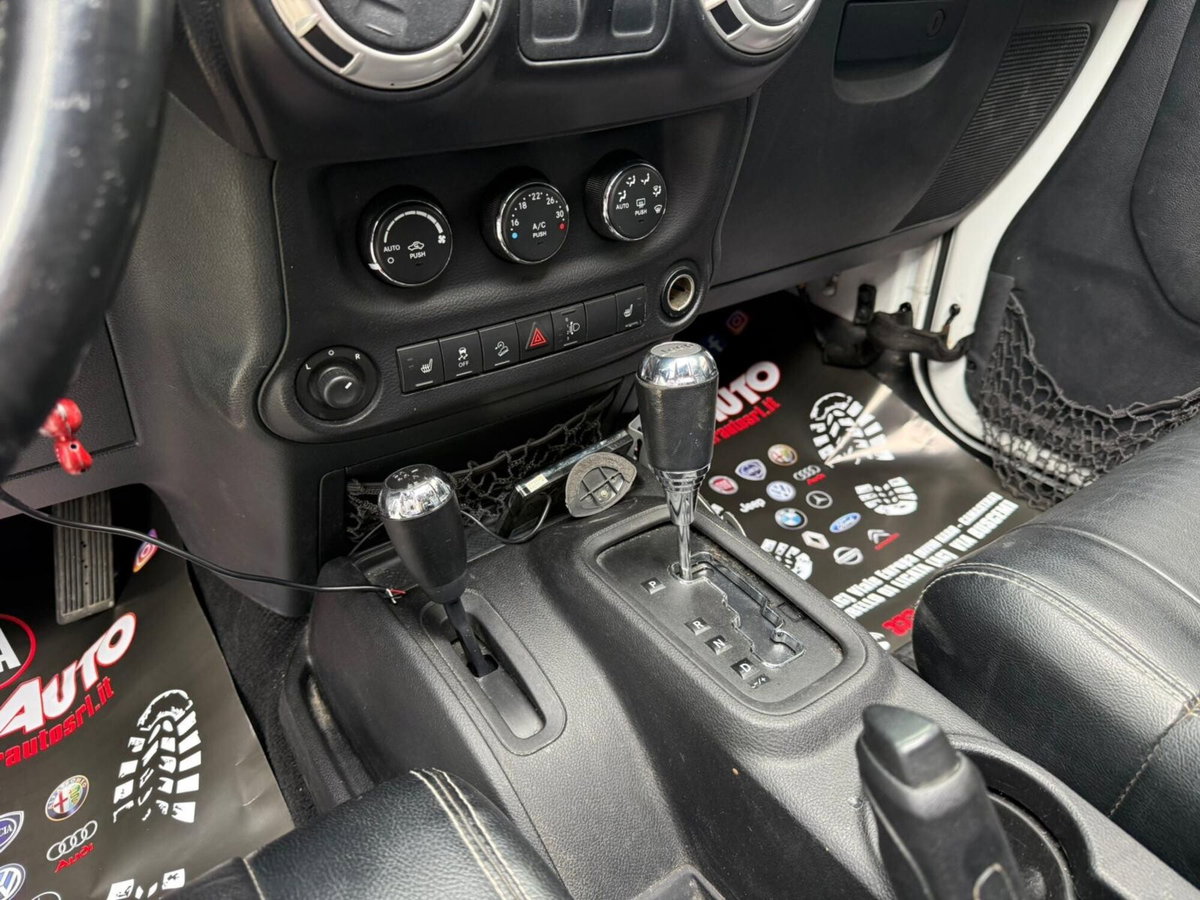 Jeep Wrangler Unlimited 2.8 CRD DPF Sahara (18)