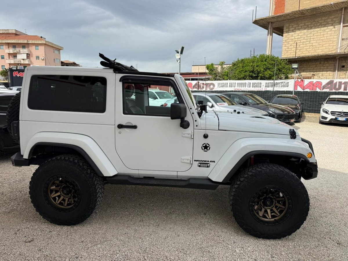 Jeep Wrangler Unlimited 2.8 CRD DPF Sahara (5)