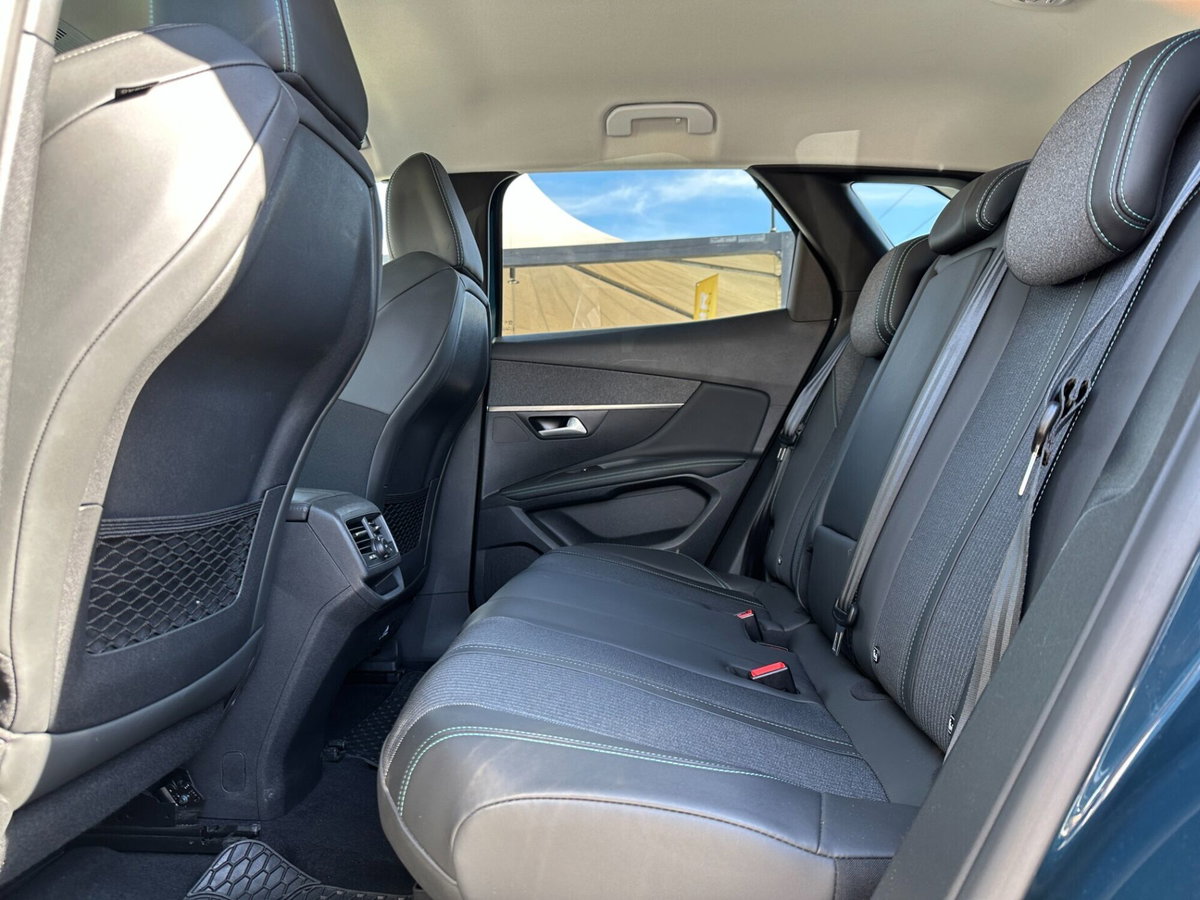 Peugeot 3008 BlueHDi 130 S&S Allure (16)