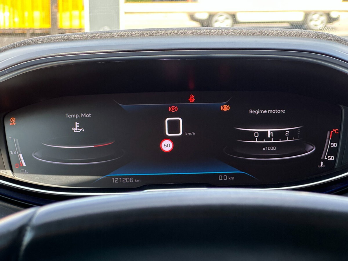Peugeot 3008 BlueHDi 130 S&S Allure (18)