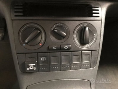 Volkswagen Polo 1.4 16V cat 3p. Highline (10)