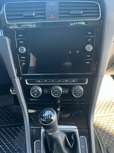 Volkswagen Golf 2.0 TDI 5p. Executive BlueMotion Technology (12)