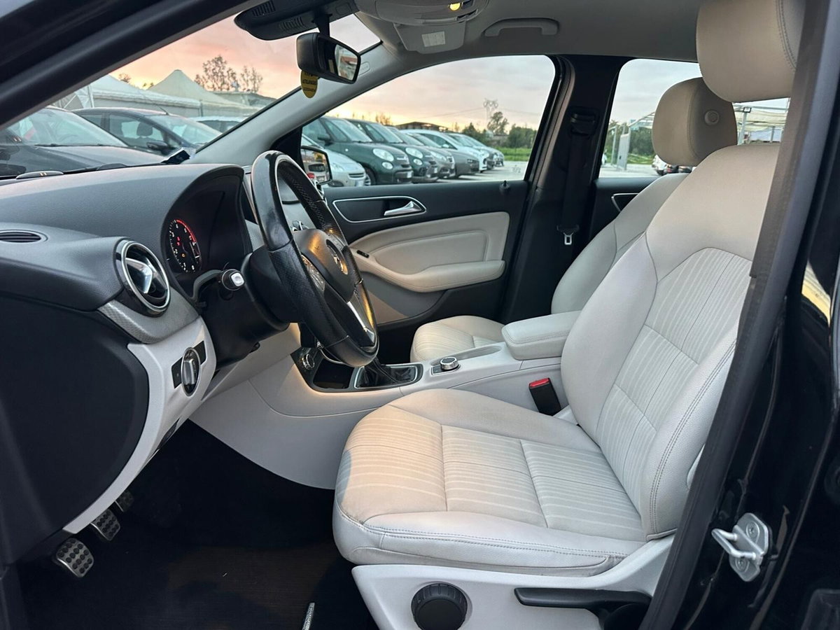 Mercedes-Benz Classe B 200 CDI BlueEFFICIENCY Premium (9)