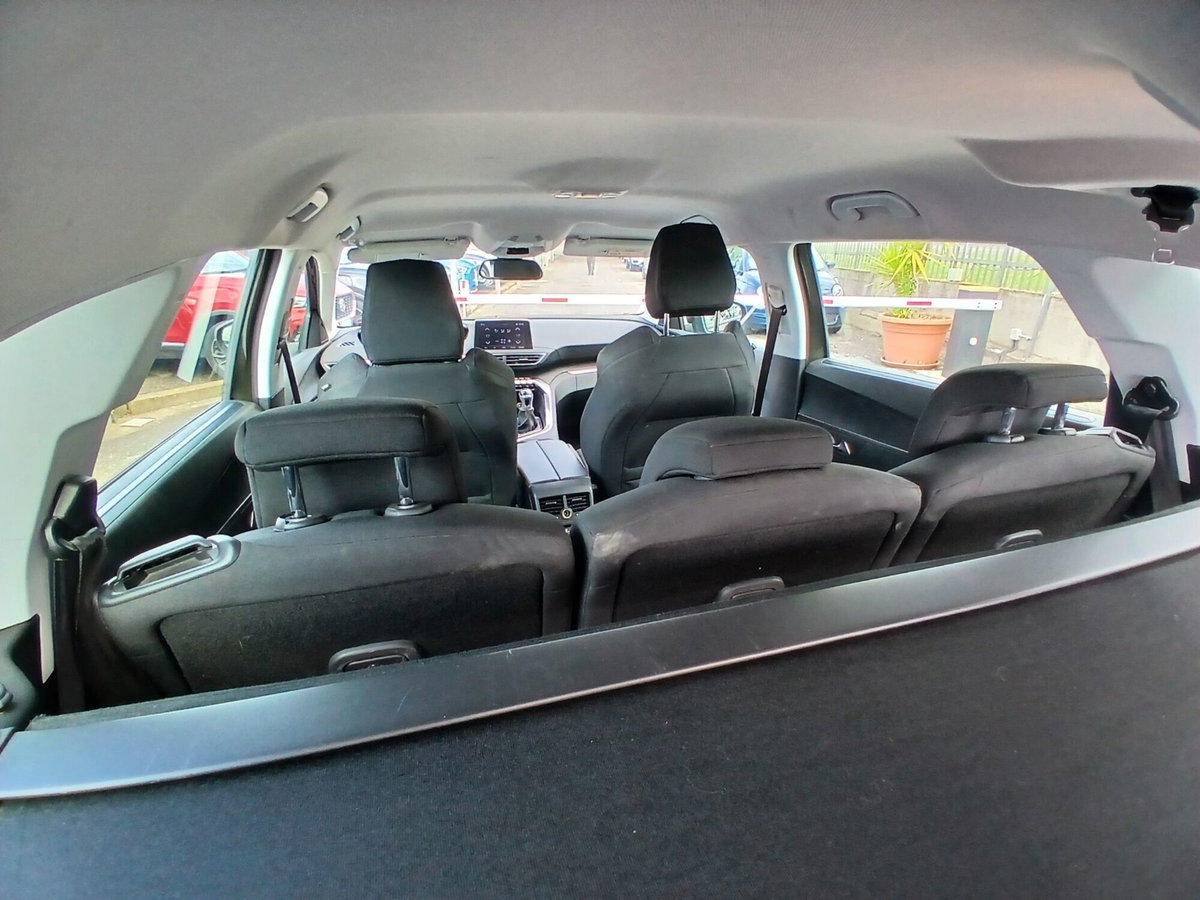 Peugeot 5008 PureTech Turbo 130 S&S EAT8 Allure (16)