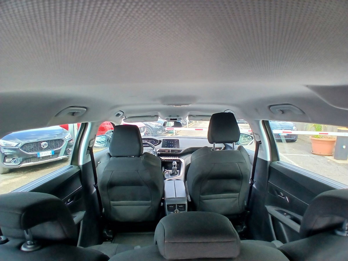 Peugeot 5008 PureTech Turbo 130 S&S EAT8 Allure (17)