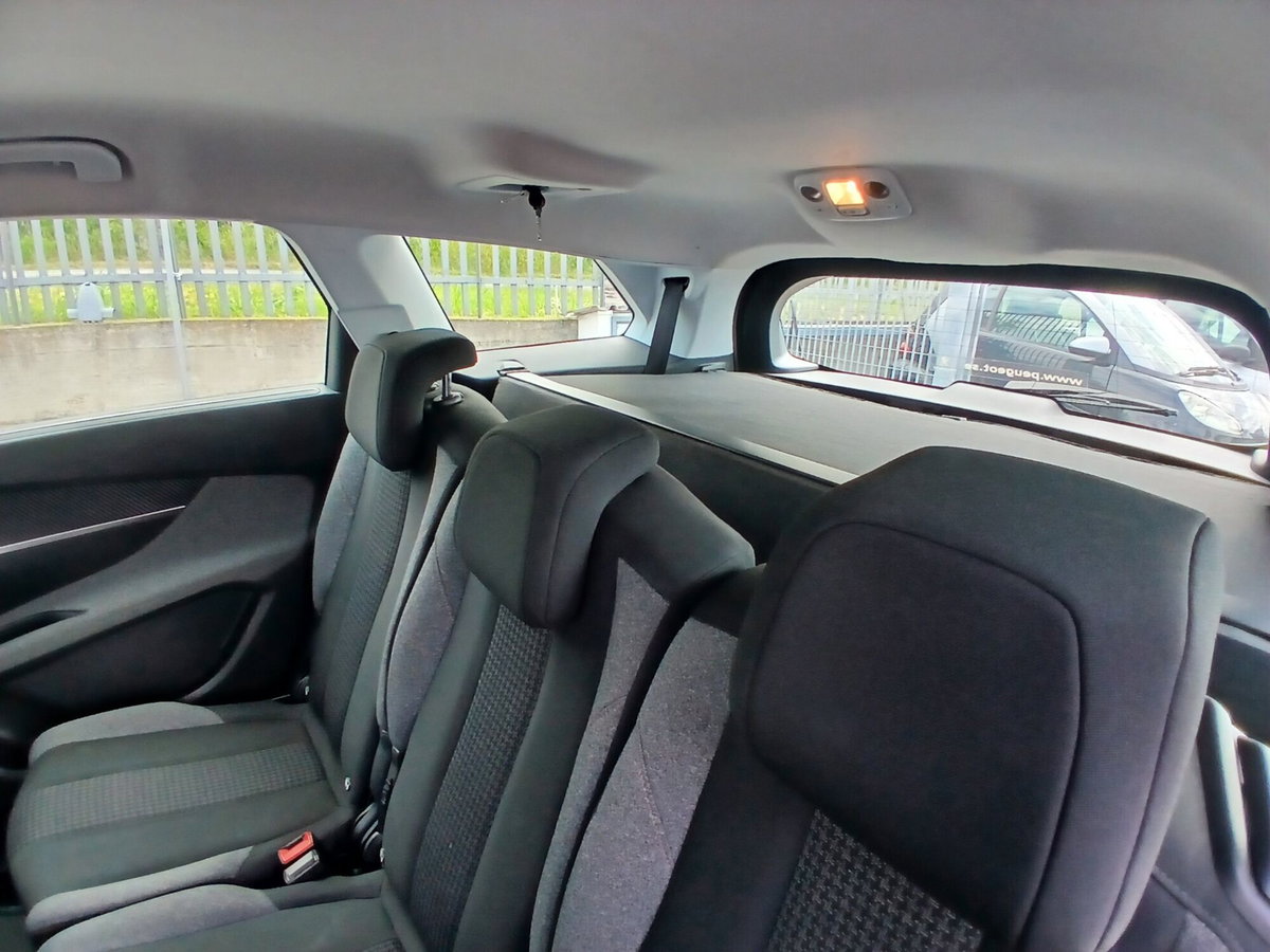 Peugeot 5008 PureTech Turbo 130 S&S EAT8 Allure (19)