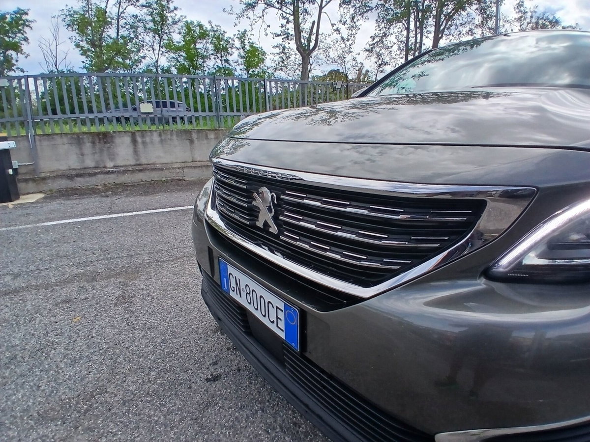 Peugeot 5008 PureTech Turbo 130 S&S EAT8 Allure (9)