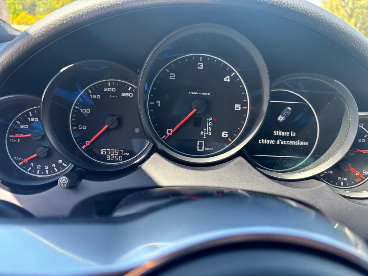 Porsche Cayenne 3.0 Diesel Platinum Edition (10)