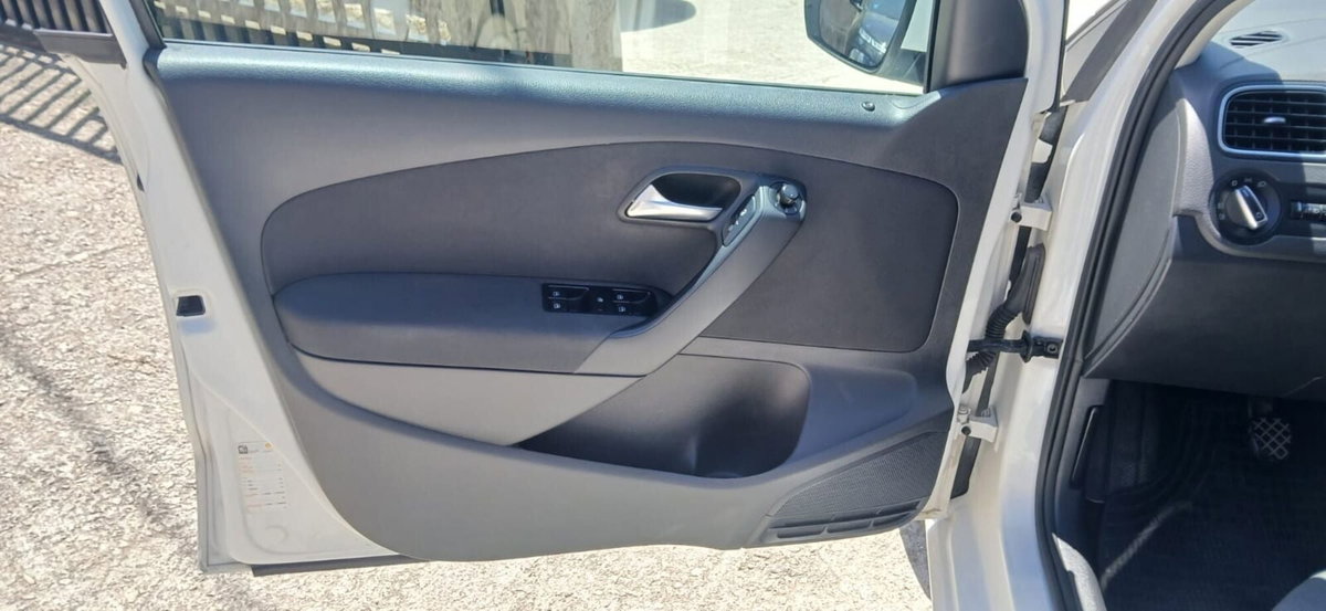 Volkswagen Polo 1.6 TDI 90CV DPF 5 porte Highline (8)