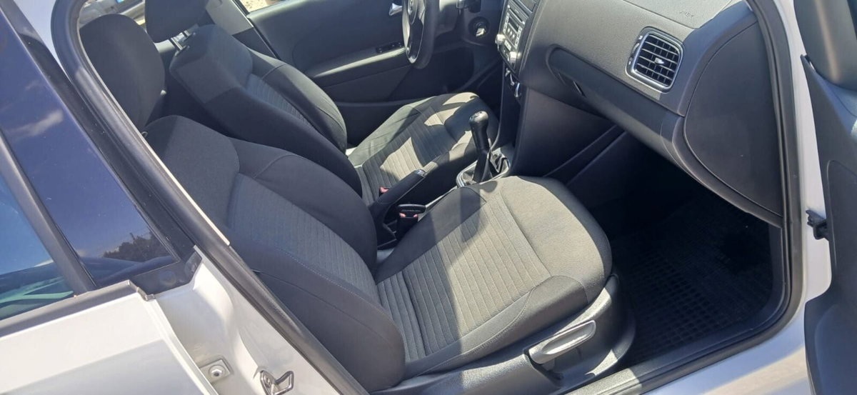 Volkswagen Polo 1.6 TDI 90CV DPF 5 porte Highline (16)