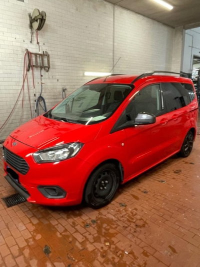 Ford Tourneo Courier 1.0 EcoBoost 100 CV Sport (17)