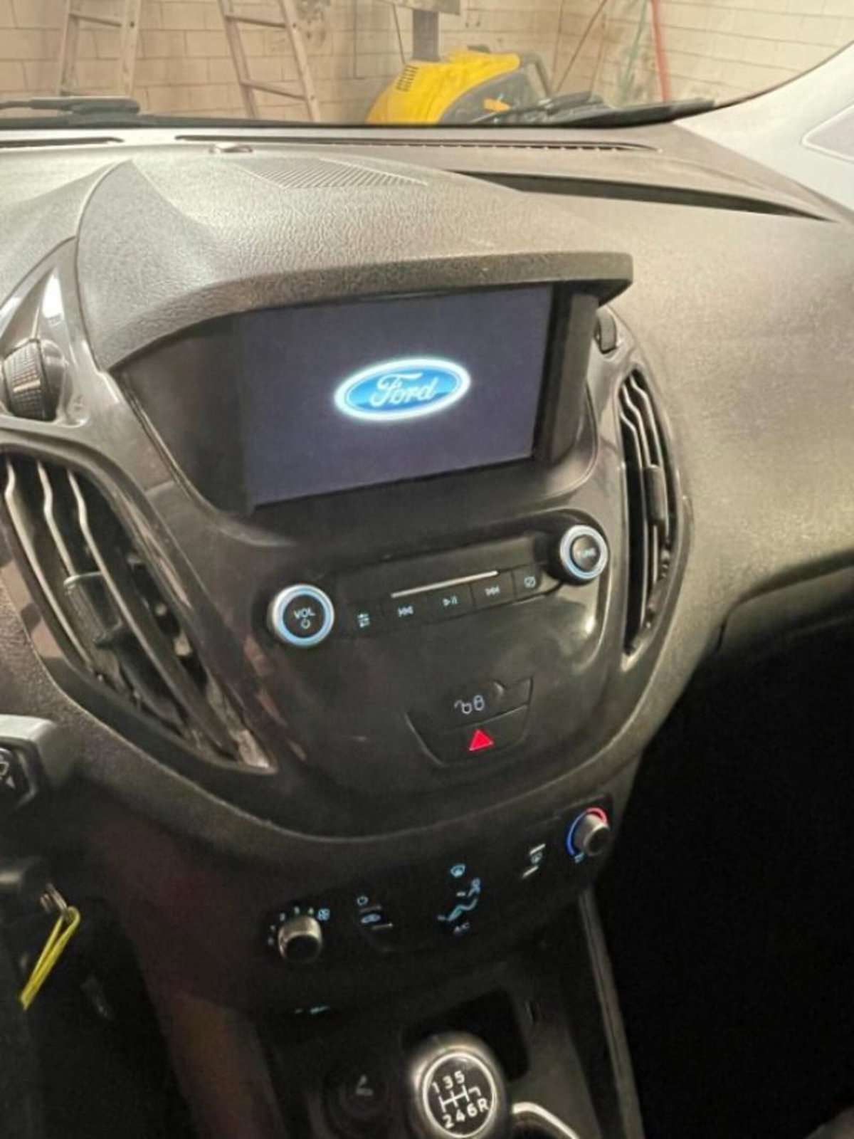 Ford Tourneo Courier 1.0 EcoBoost 100 CV Sport (6)