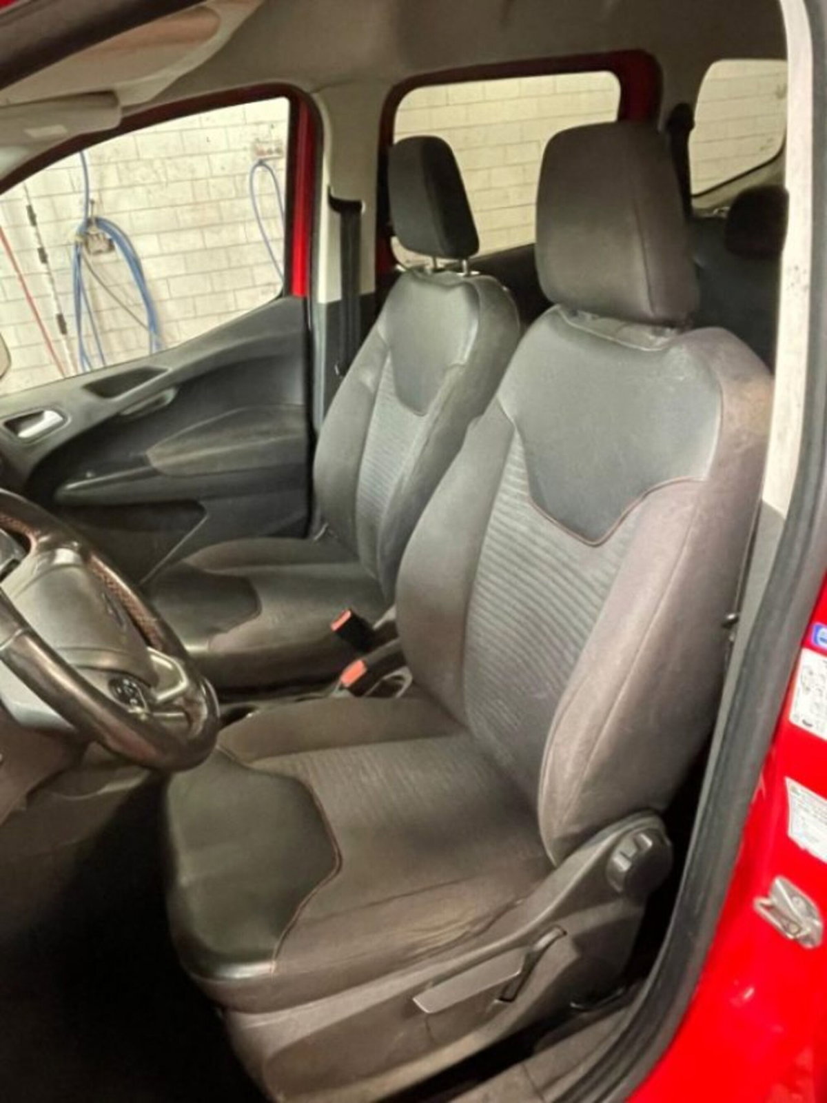 Ford Tourneo Courier 1.0 EcoBoost 100 CV Sport (9)