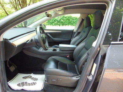 Tesla Model Y Long Range awd (17)
