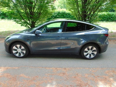 Tesla Model Y Long Range awd (3)